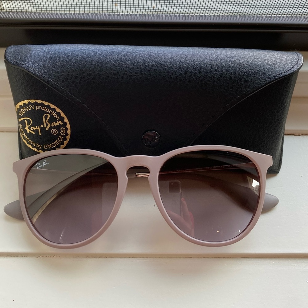 Erika Raybans